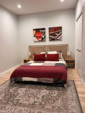 Stylish 3-bdrm suite w free Parking